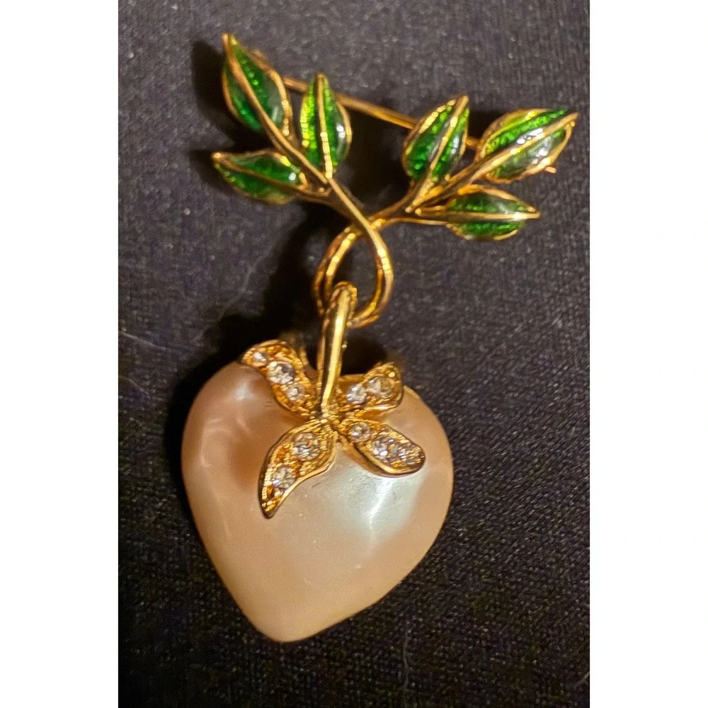 Joan Rivers Classics Collection Vintage Dangle Heart Brooch Green Enamel Gold